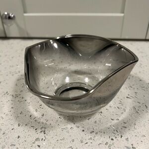 Vintage 1950s DOROTHY THORPE Silver Fade Rounded Glass Triangle Bowls 5" x 3"